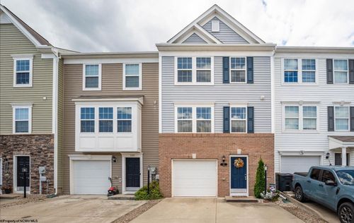 127 Tee Dr, Maidsville, WV, 26541-1102 | Card Image