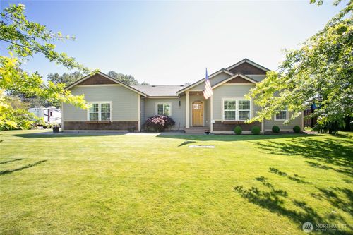 679 Robinson St, Everson, WA, 98247-9704 | Card Image