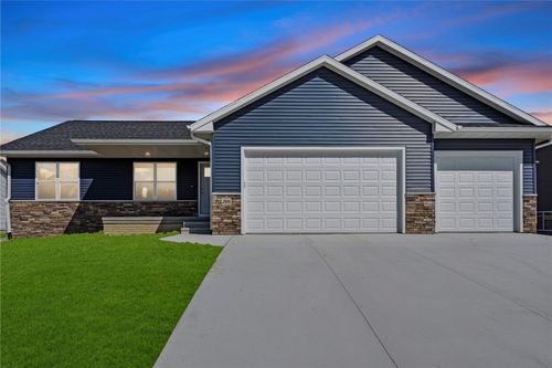 206 Endeavor Ave, Urbana, IA, 52345-9133 | Card Image