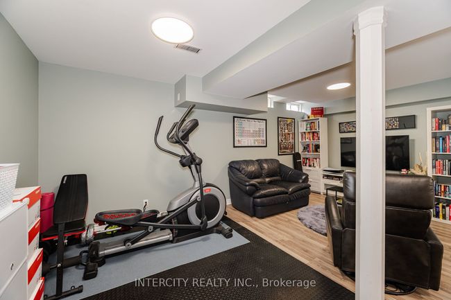 8 Sheardown Dr, House attached with 3 bedrooms, 3 bathrooms and 1 parking in Nobleton ON | Image 34