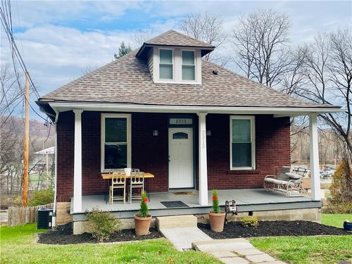 2313 Stratford Ave, Coraopolis, PA, 15108-2221 | Card Image