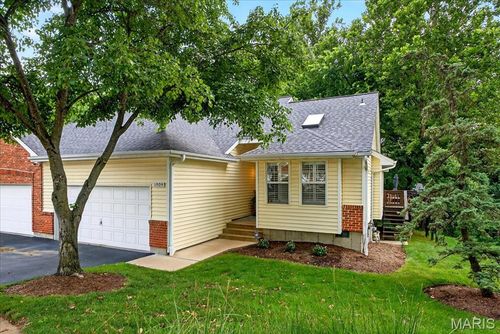 1909 King Arthur Ct, Saint Louis, MO, 63146-6015 | Card Image