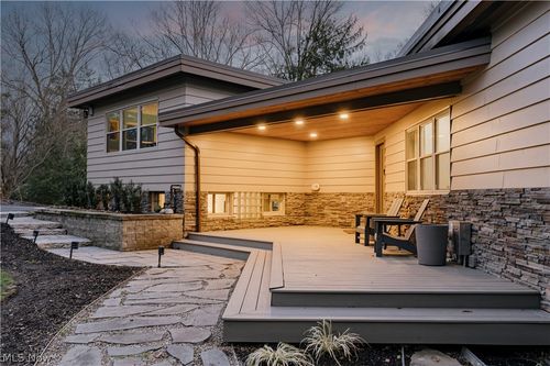 35 Skyline Dr, Moreland Hills, OH, 44022-2429 | Card Image