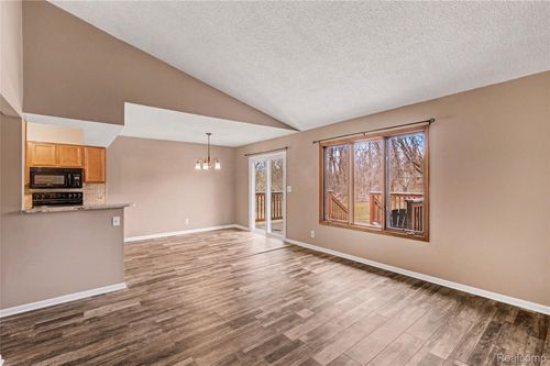 210 Mary St, Flushing, MI, 48433-1656 | Card Image