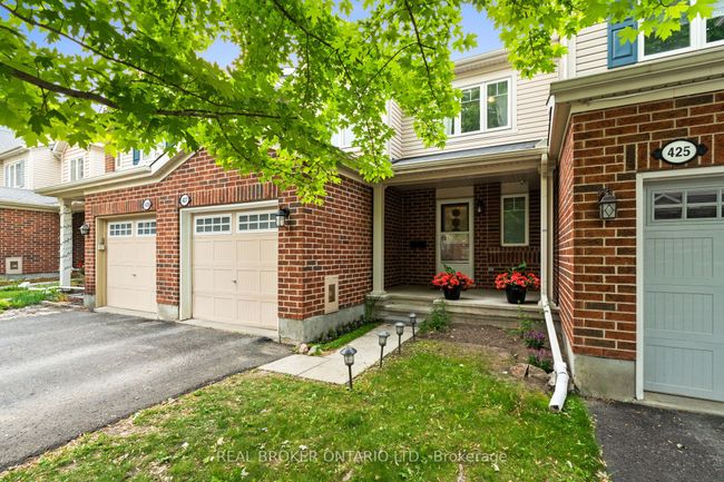 427 Vendevale Ave, House attached with 3 bedrooms, 2 bathrooms and 1 parking in Stittsville ON | Image 4