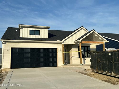 5025 Easton Dr, Oregon, OH, 43616-3024 | Card Image