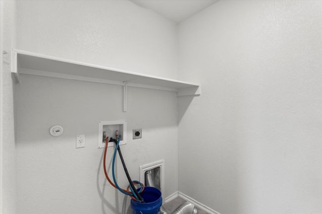 Laundry room upstairs | Image 27