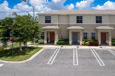 444 Ne 5th Ter, Townhouse with 2 bedrooms, 2 bathrooms and null parking in Florida City FL | Image 1