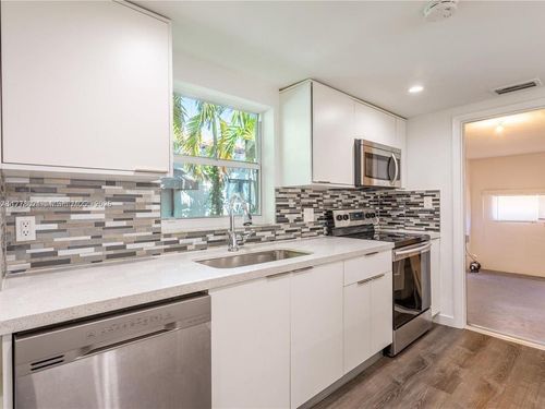 na-2520 Sw 22nd Ter, Miami, FL, 33145-3420 | Card Image