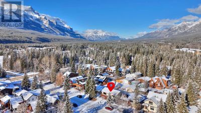 914 15 St, House other with 3 bedrooms, 2 bathrooms and 4 parking in Canmore AB | Image 2