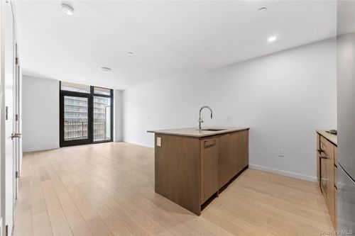 14b-131-02A 40th Rd, Flushing, NY, 11354-5137 | Card Image