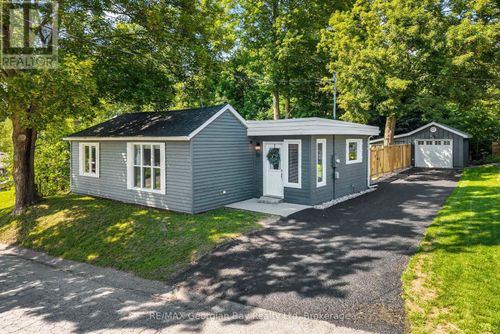 59 Broad St, Penetanguishene, ON, L9M1G4 | Card Image
