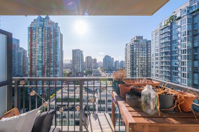 1507 - 989 Richards Street, Condo with 1 bedrooms, 1 bathrooms and 1 parking in Vancouver BC | Image 3