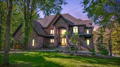 362 Saint Andre Dr, Valparaiso, IN, 46383-9792 | Card Image