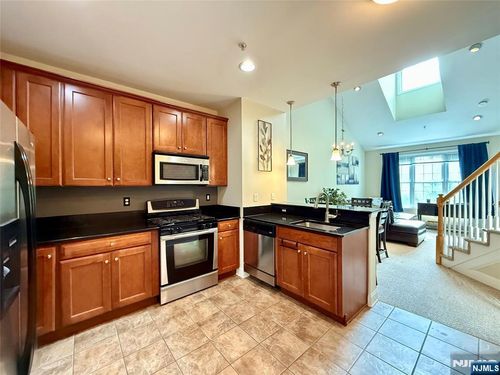 6402 Brookhaven Ct, Riverdale, NJ, 07457-1652 | Card Image