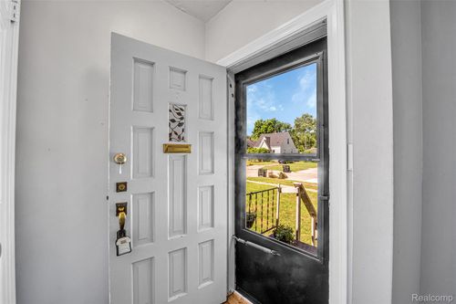 19336 Centralia, Redford, MI, 48240-1409 | Card Image