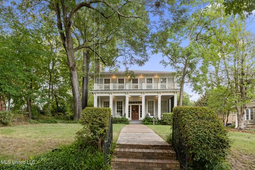 1017 Pinehurst Pl, Jackson, MS, 39202-1744 | Card Image