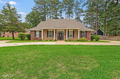 201 Club House Circle, House other with 4 bedrooms, 2 bathrooms and null parking in Benton LA | Image 2