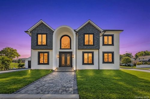 1 Straight Ln, Levittown, NY, 11756-5736 | Card Image