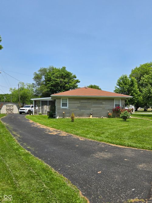 104 Meadow Ln, North Vernon, IN, 47265-1032 | Card Image