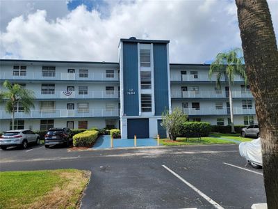 403 - 7684 Nw 18 St, Condo with 2 bedrooms, 2 bathrooms and null parking in Margate FL | Image 1