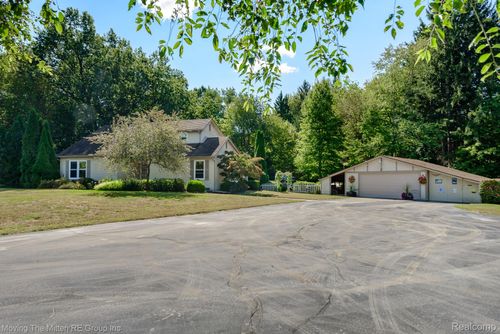 39925 Willis Rd, Sumpter Township, MI, 48111-8710 | Card Image