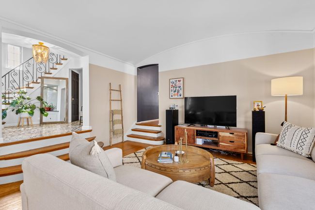 Open to Foyer and DR | Image 12