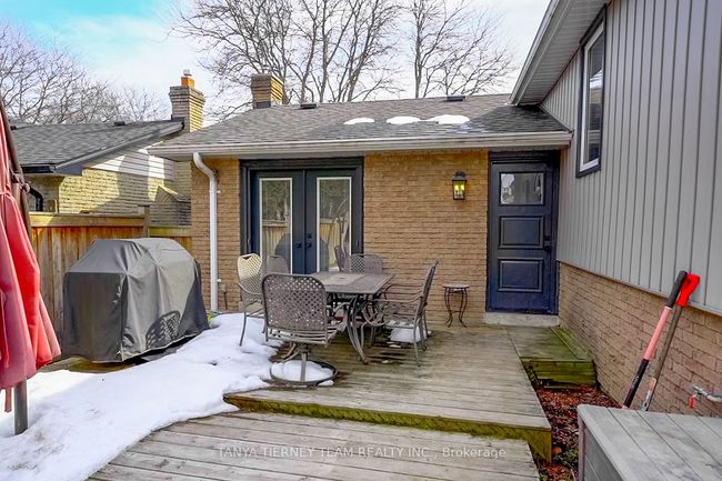 125 Guthrie Cres, House other with 3 bedrooms, 2 bathrooms and 4 parking in Whitby ON | Image 36