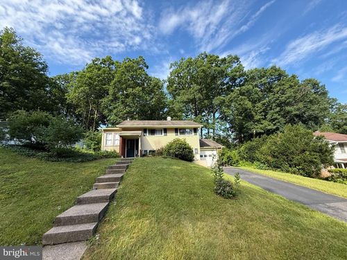 2042 Fairwood Ln, State College, PA, 16803-1505 | Card Image