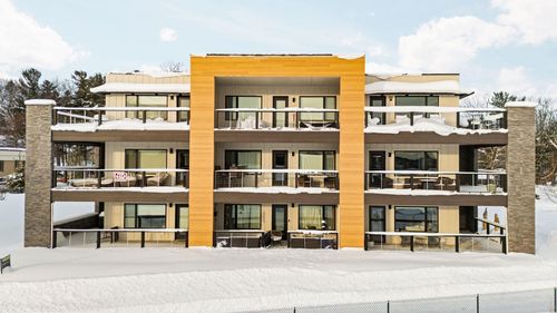 225 E 17th St, Traverse City, MI, 49684-4189 | Card Image