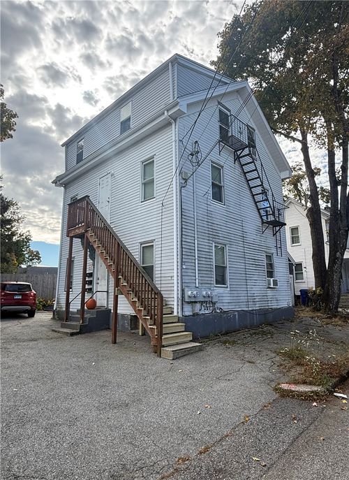 19 Wood St, Pawtucket, RI, 02860-3189 | Card Image