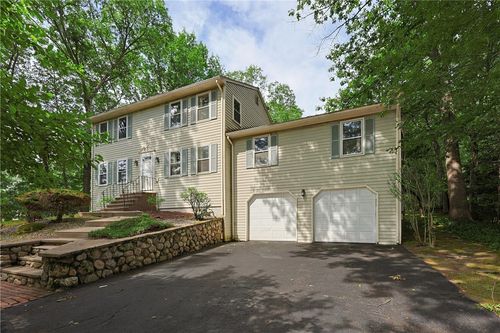 16 Blacksmith Rd, Cumberland, RI, 02864-6148 | Card Image