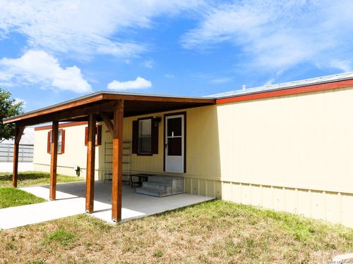 10766 Park Road 37, Lakehills, TX, 78063-7035 | Card Image
