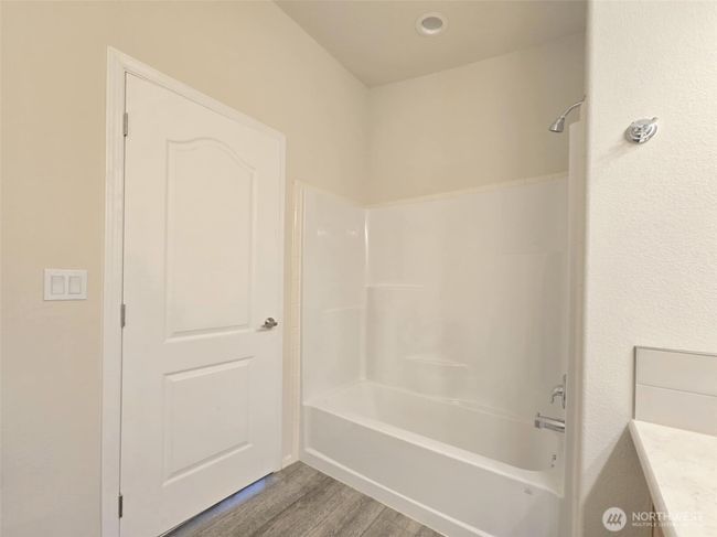 Guest bathroom | Image 25