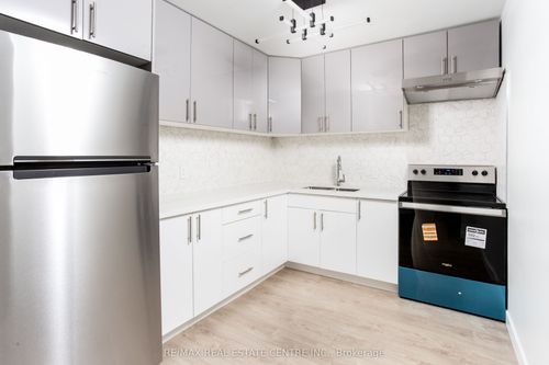 205-5 Hill Heights Road E, Etobicoke, ON, M8Y1Y9 | Card Image