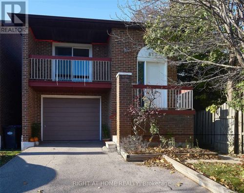 877 Thistle Down Cir, Mississauga, ON, L5C3K5 | Card Image