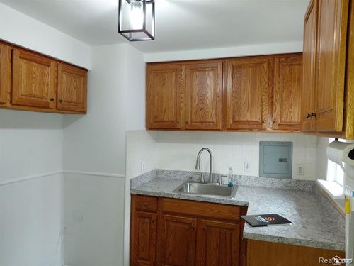 6849 Cornell St, Taylor, MI, 48180-1724 | Card Image