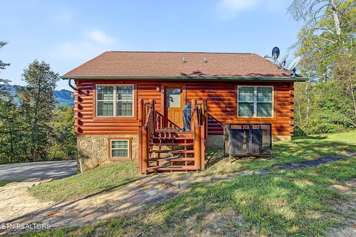 670 Magic Kingdom Ln, Sevierville, TN, 37876-2482 | Card Image
