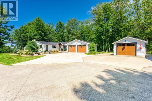 5168 Lakeshore Rd, Town Of Plympton Wyoming, ON, N0N1J6 | Card Image