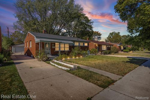 21961 Whitmore St, Oak Park, MI, 48237-2616 | Card Image