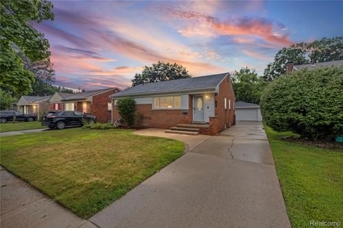 9939 Deering St, Livonia, MI, 48150-3225 | Card Image