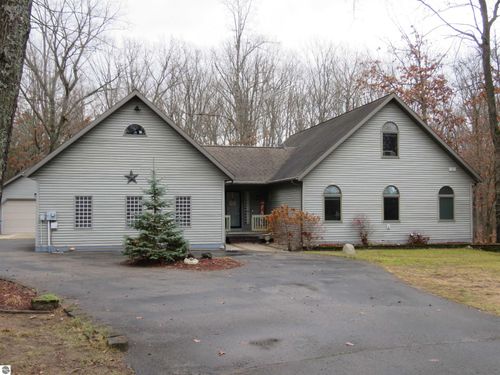 108 Robin Hood Street, Roscommon, MI, 48653 | Card Image