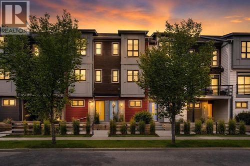 984 Walden Dr Se, Calgary, AB, T2X4C4 | Card Image