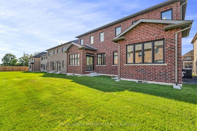 17 Bertram Gate, House attached with 4 bedrooms, 3 bathrooms and 1 parking in Whitby ON | Image 26