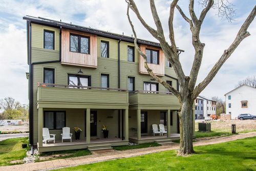 2292 Greenway Trl, Ann Arbor, MI, 48104-5703 | Card Image