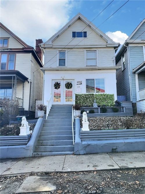 229 W Berkeley St, Uniontown, PA, 15401-5502 | Card Image