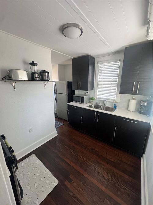 2-1038 Ashland Street, Houston, TX, 77008 | Card Image