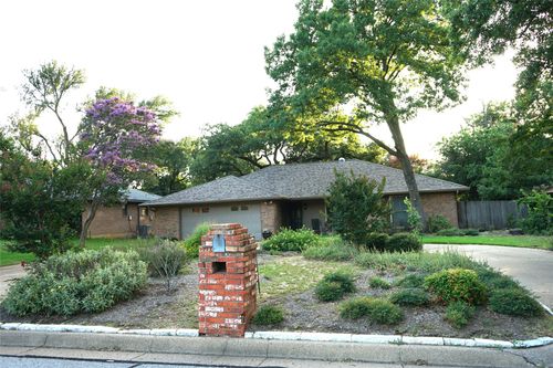 2504 Avonhill Dr, Arlington, TX, 76015-1205 | Card Image