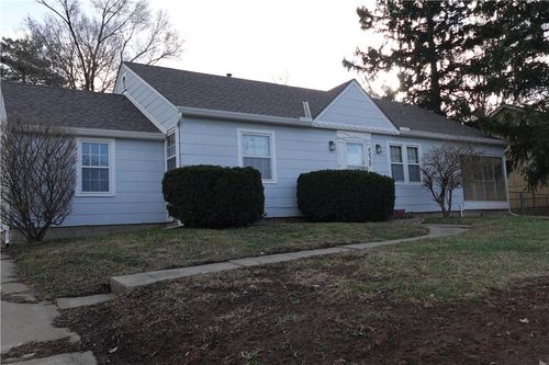 4429 N Oak Trfy, Kansas City, MO, 64116-4702 | Card Image