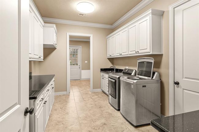 Large Utility Room | Image 25